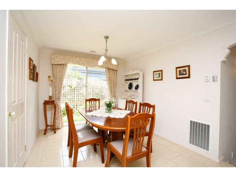 6 Paxton Close, Berwick VIC 3806