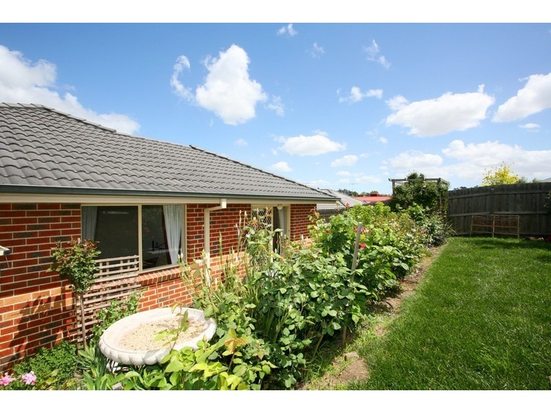 6 Paxton Close, Berwick VIC 3806