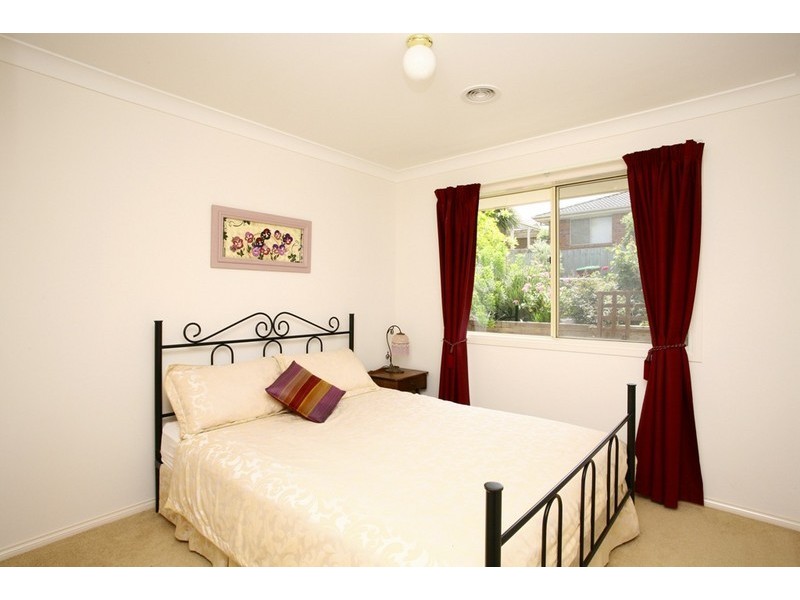 6 Paxton Close, Berwick VIC 3806