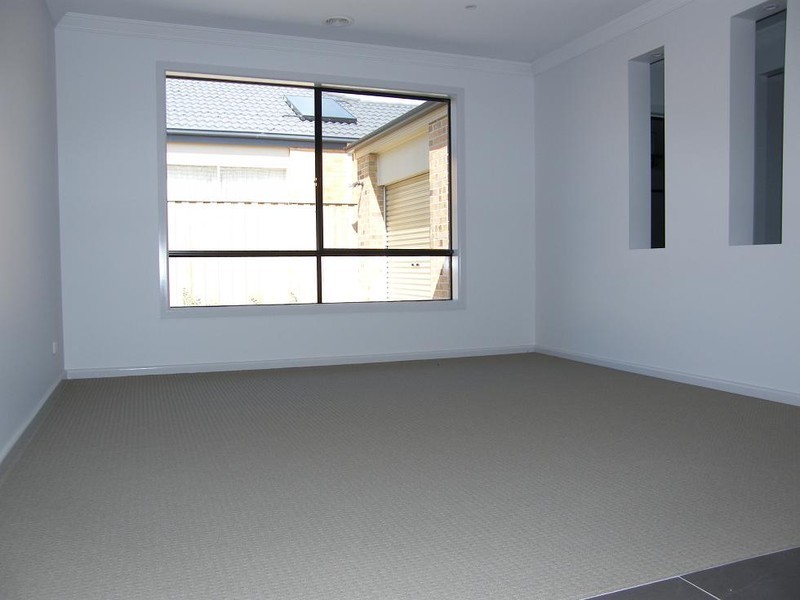 14 Manorwood Way, Berwick VIC 3806