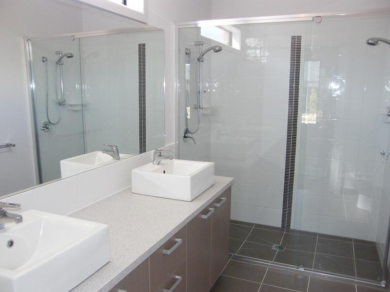 14 Manorwood Way, Berwick VIC 3806