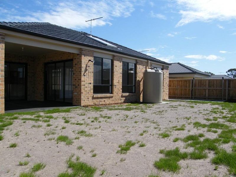 14 Manorwood Way, Berwick VIC 3806