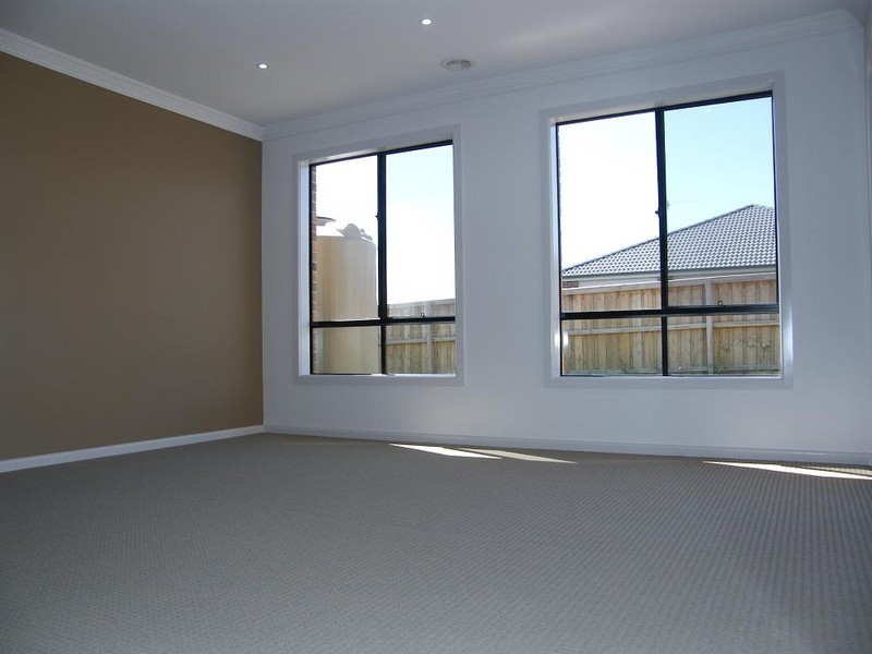 14 Manorwood Way, Berwick VIC 3806