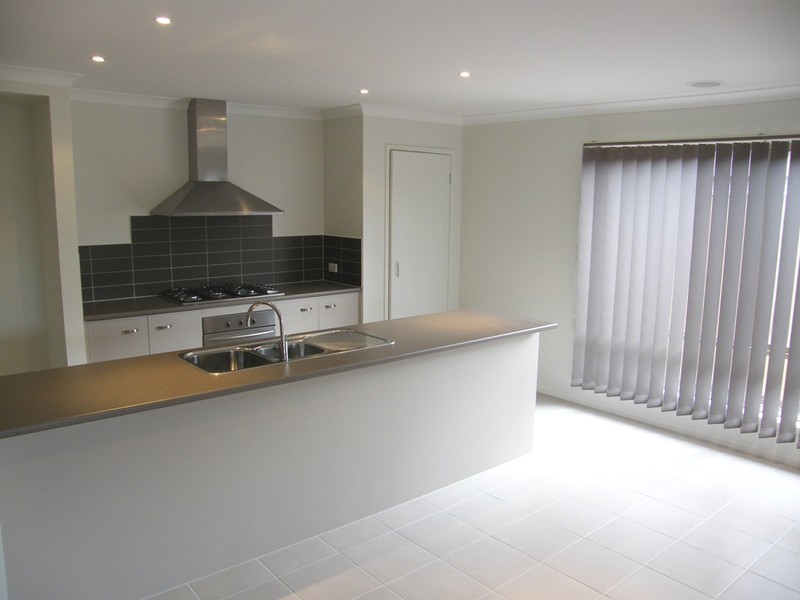 6 Benmar Place, Lyndhurst VIC 3975