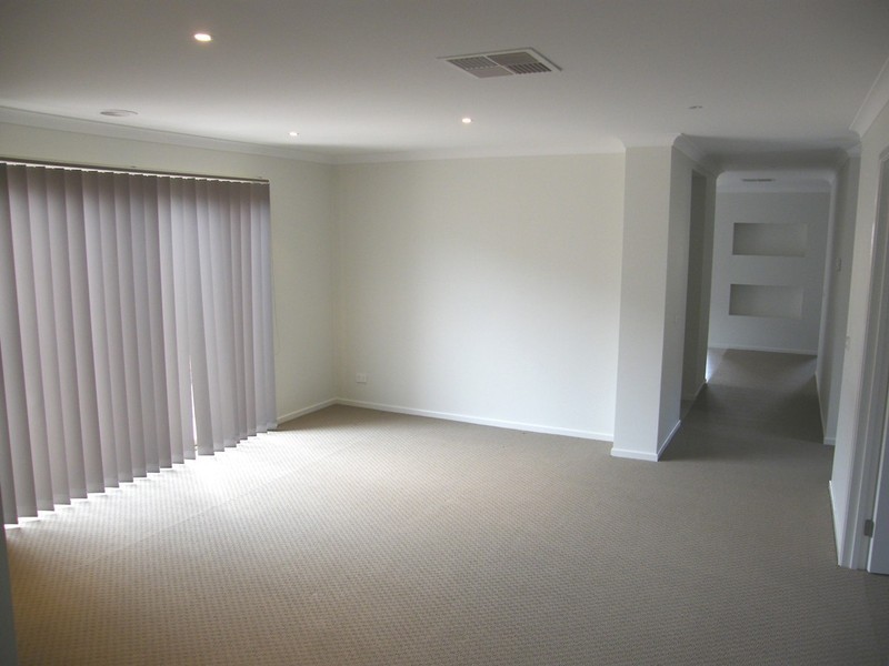 6 Benmar Place, Lyndhurst VIC 3975