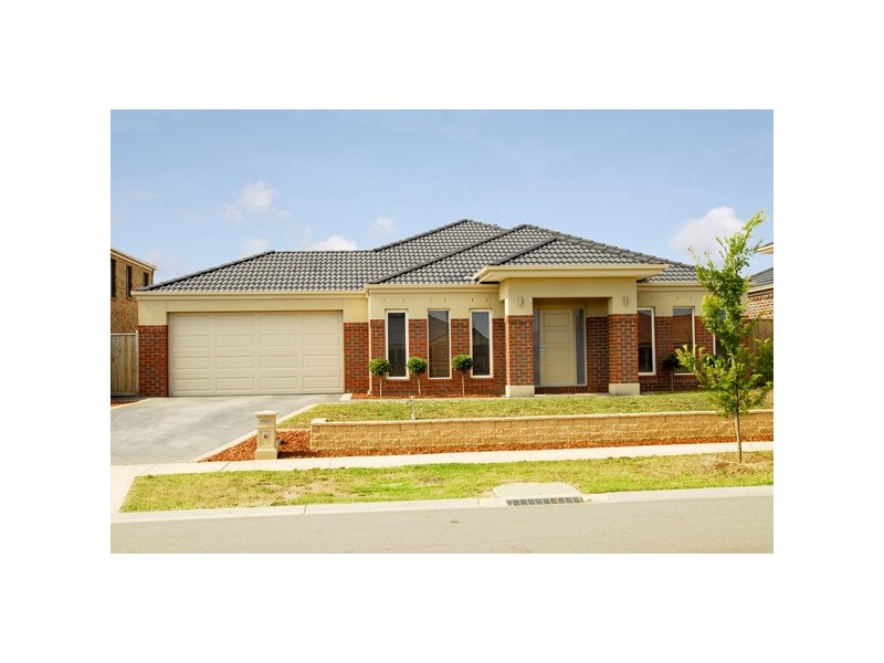 8 Montmorency Avenue, Berwick VIC 3806