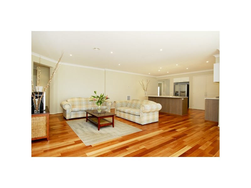 8 Montmorency Avenue, Berwick VIC 3806