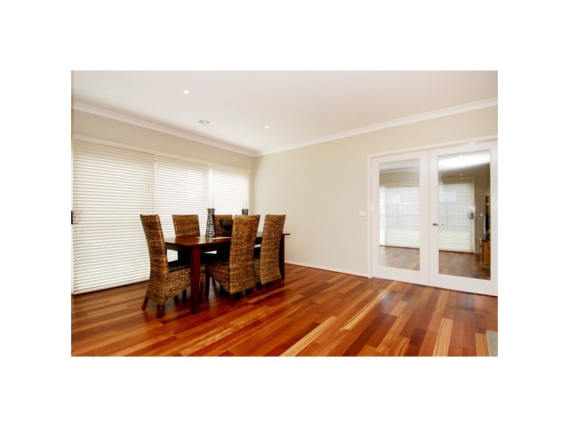 8 Montmorency Avenue, Berwick VIC 3806