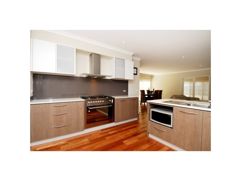 8 Montmorency Avenue, Berwick VIC 3806