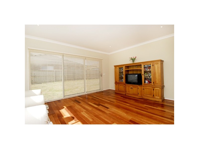 8 Montmorency Avenue, Berwick VIC 3806