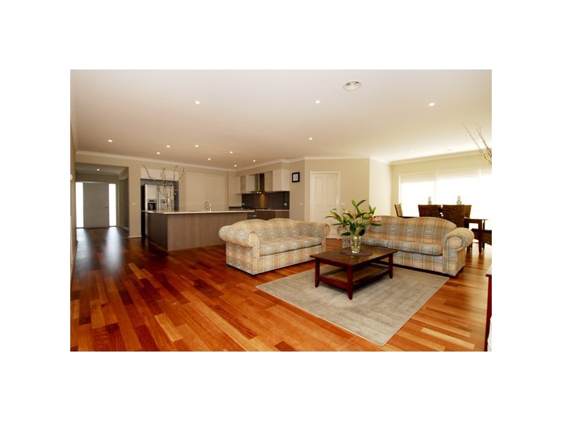 8 Montmorency Avenue, Berwick VIC 3806