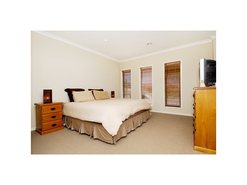 8 Montmorency Avenue, Berwick VIC 3806