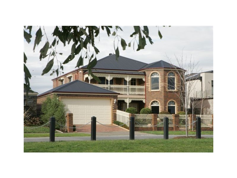 44 Moondarra Drive, Berwick VIC 3806