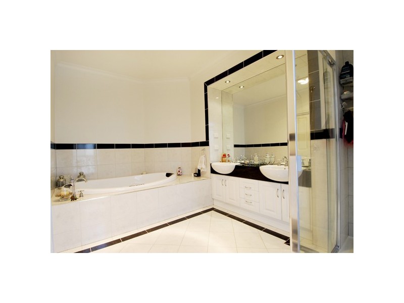 44 Moondarra Drive, Berwick VIC 3806