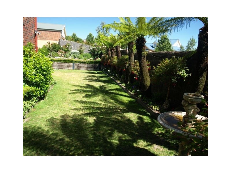 30  Janet Bowman Blvd, Beaconsfield VIC 3807