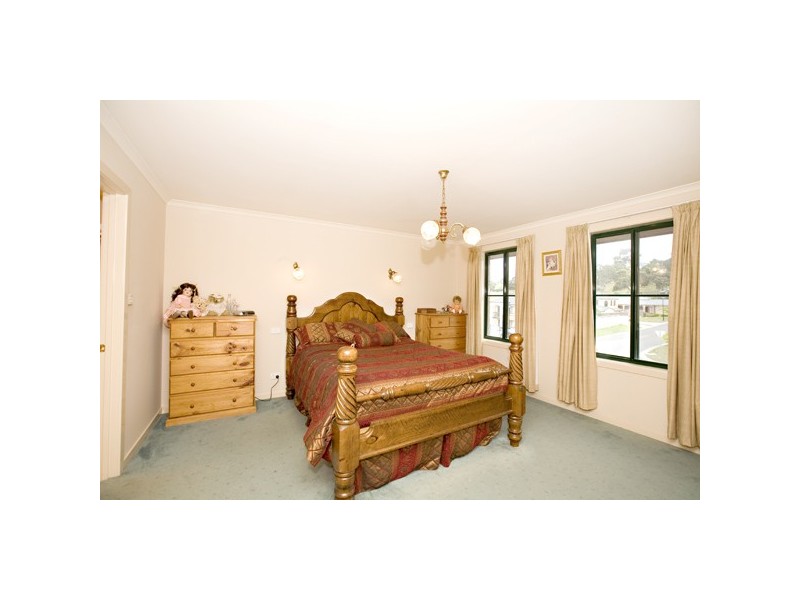 30  Janet Bowman Blvd, Beaconsfield VIC 3807