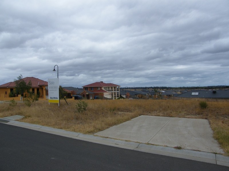 23 Highvale Crescent, Berwick VIC 3806