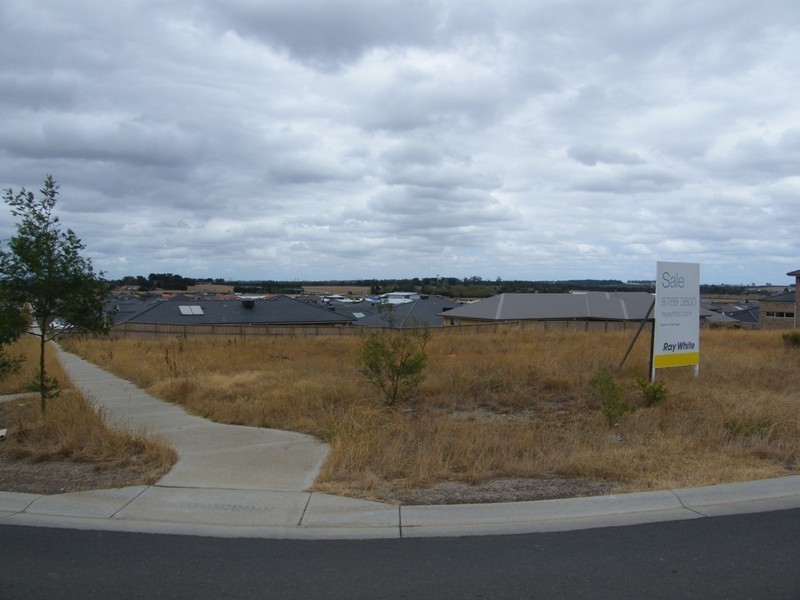 23 Highvale Crescent, Berwick VIC 3806