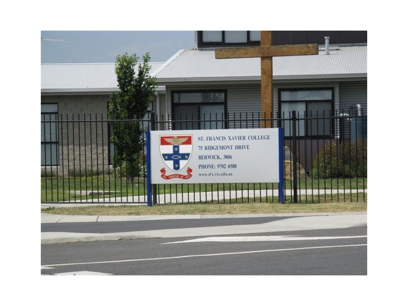 23 Highvale Crescent, Berwick VIC 3806