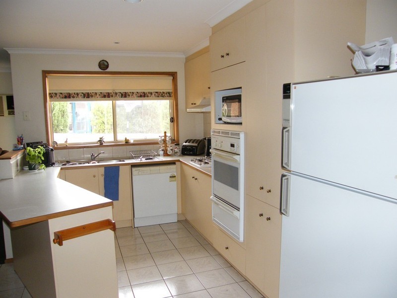 4  Leonie Court, Narre Warren VIC 3805