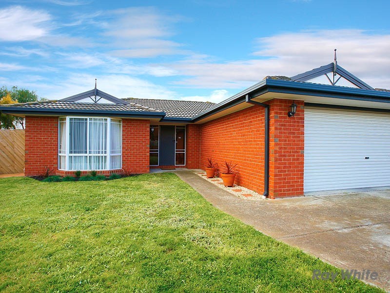 7 Jenny Court, Cranbourne North VIC 3977