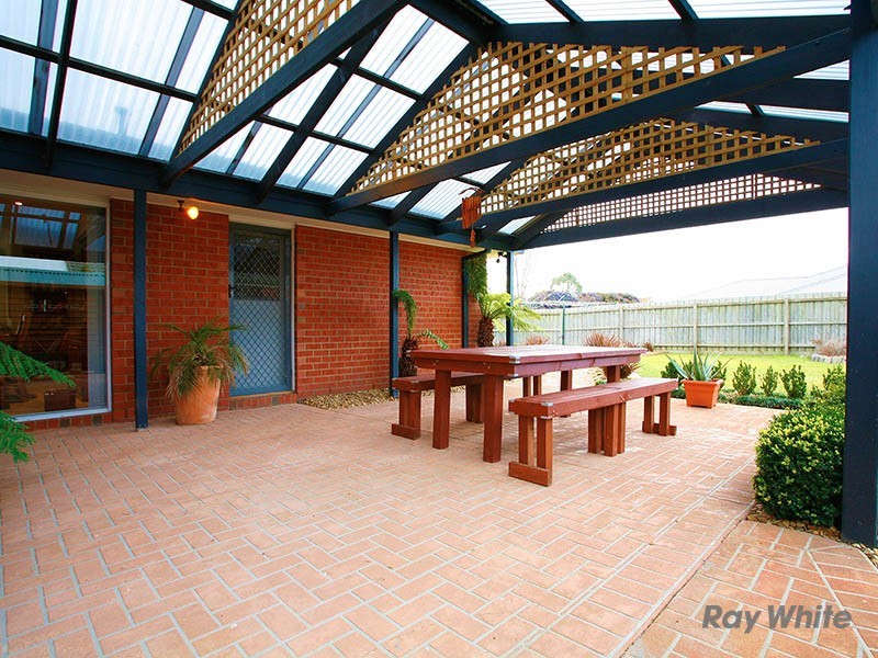 7 Jenny Court, Cranbourne North VIC 3977
