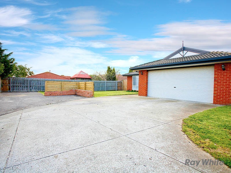 7 Jenny Court, Cranbourne North VIC 3977