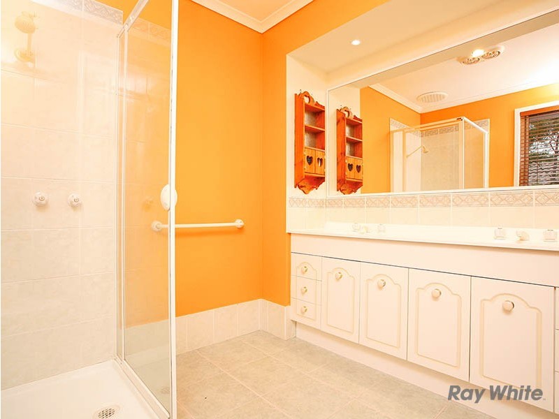 7 Jenny Court, Cranbourne North VIC 3977