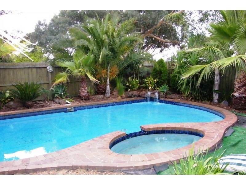 17 Fountain Drive, Narre Warren VIC 3805