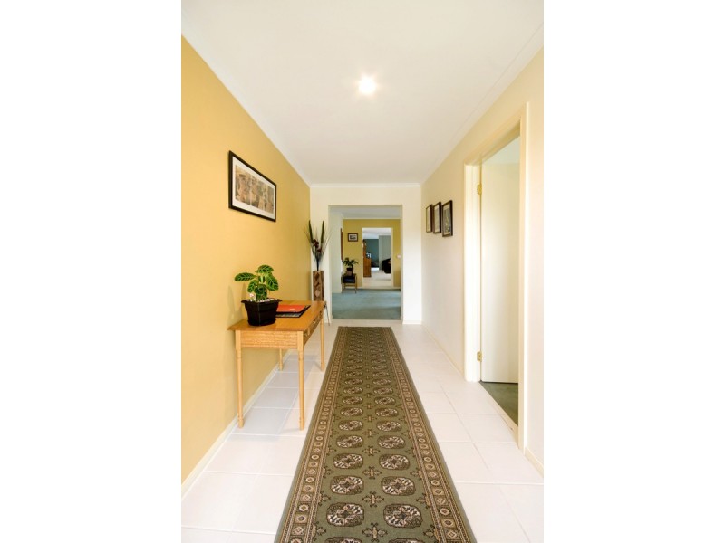 53 Kingston Avenue, Narre Warren South VIC 3805