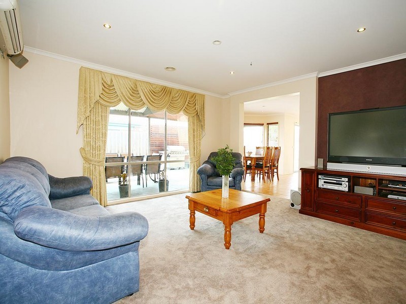 44 Mariner Close, Cranbourne North VIC 3977
