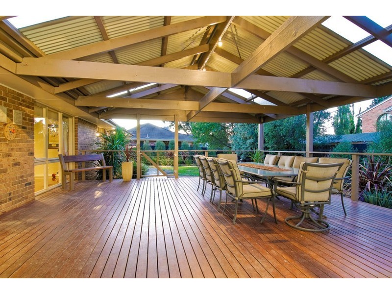 18 Earlston Square, Berwick VIC 3806