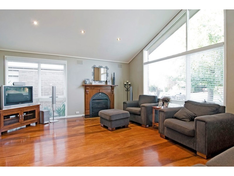 18 Earlston Square, Berwick VIC 3806