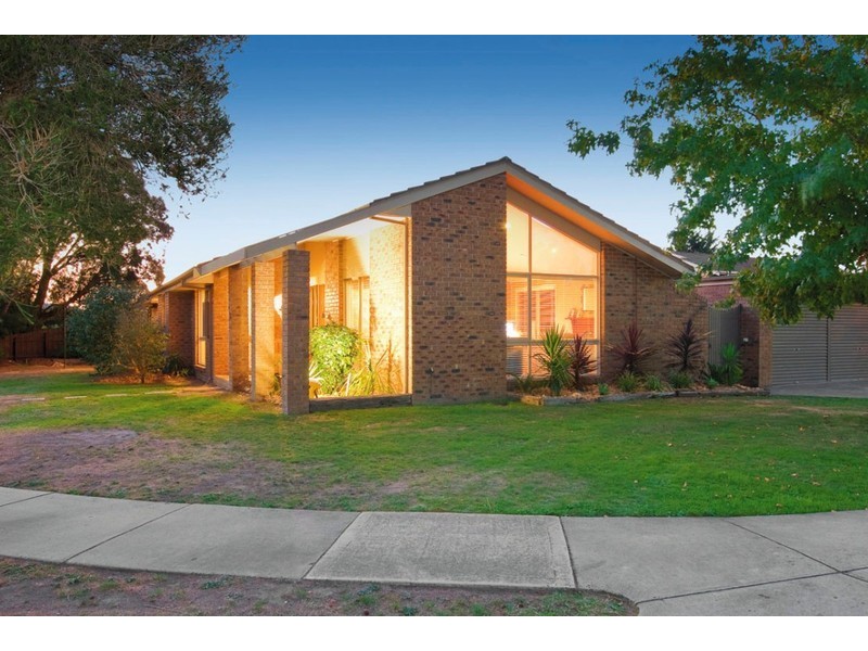 18 Earlston Square, Berwick VIC 3806