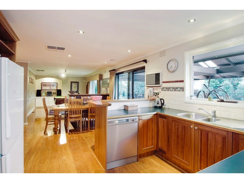 18 Earlston Square, Berwick VIC 3806