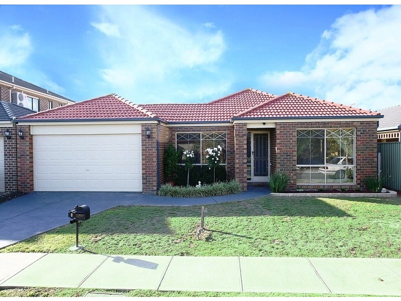 4 Woodchase Court, Cranbourne East VIC 3977