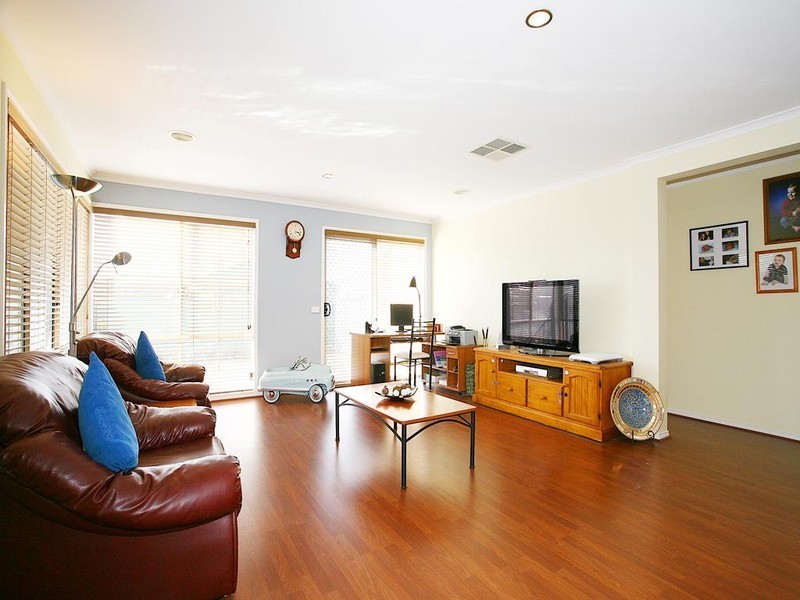 4 Woodchase Court, Cranbourne East VIC 3977