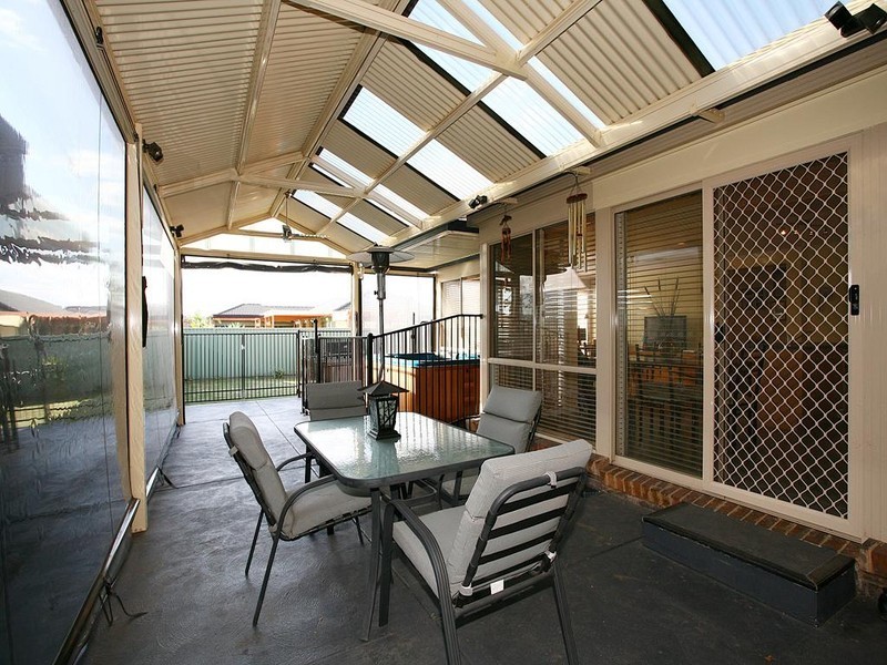 4 Woodchase Court, Cranbourne East VIC 3977