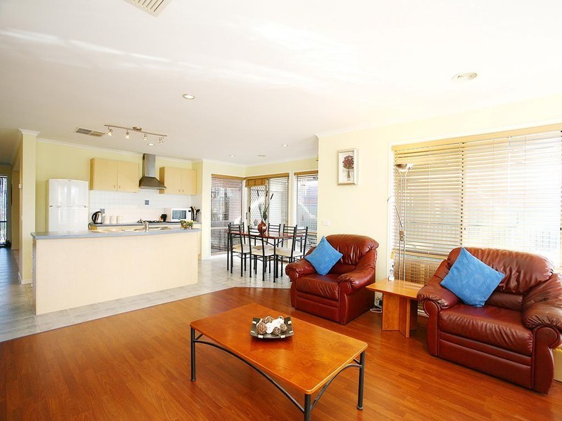 4 Woodchase Court, Cranbourne East VIC 3977