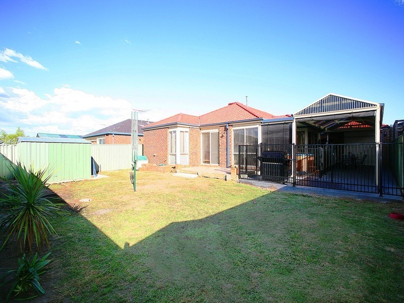 4 Woodchase Court, Cranbourne East VIC 3977