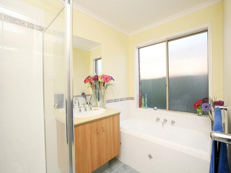 4 Woodchase Court, Cranbourne East VIC 3977