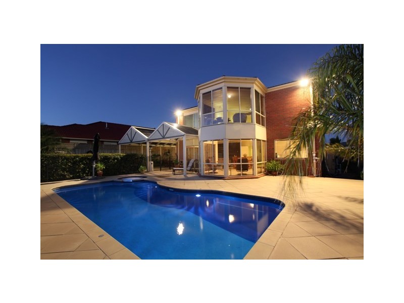 5 McCubbin Way, Berwick VIC 3806