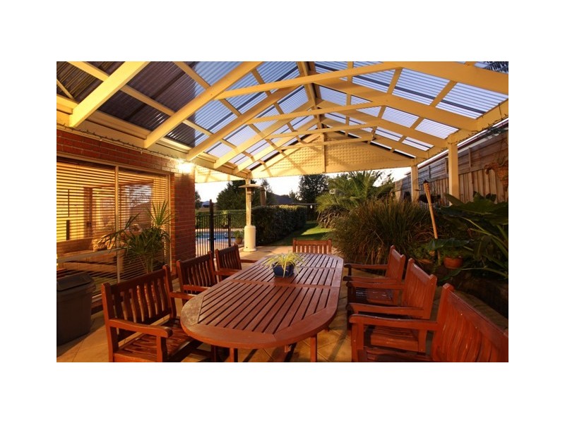 5 McCubbin Way, Berwick VIC 3806