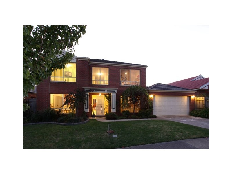 5 McCubbin Way, Berwick VIC 3806