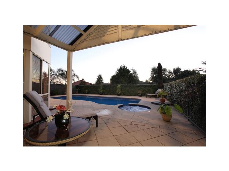 5 McCubbin Way, Berwick VIC 3806