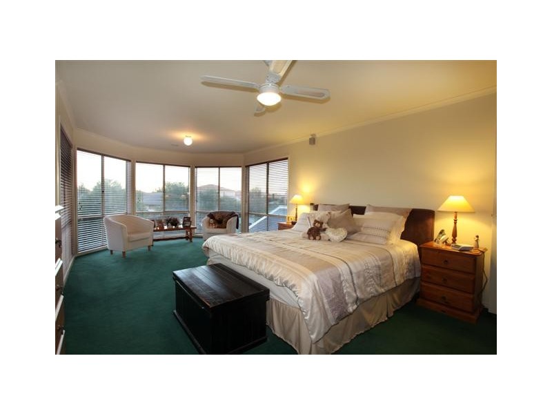 5 McCubbin Way, Berwick VIC 3806