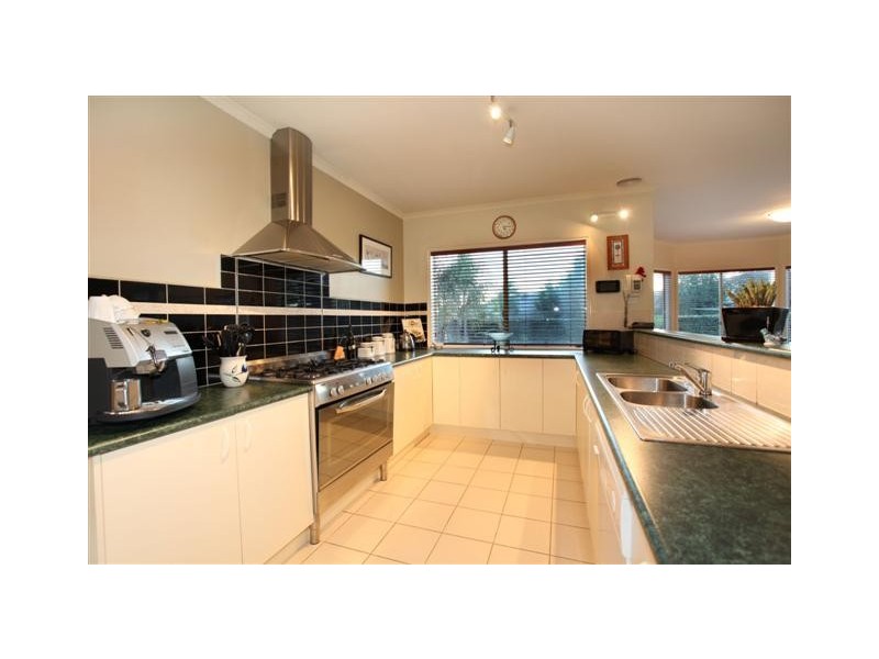 5 McCubbin Way, Berwick VIC 3806