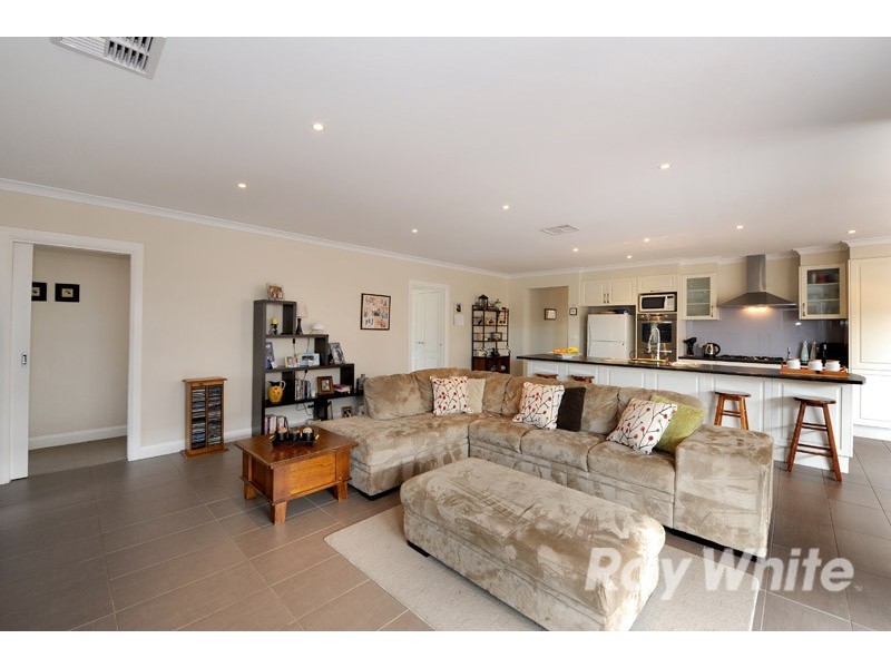 8 Southgate Drive, Berwick VIC 3806