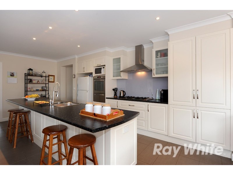 8 Southgate Drive, Berwick VIC 3806