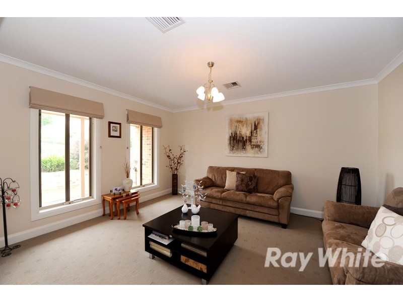 8 Southgate Drive, Berwick VIC 3806